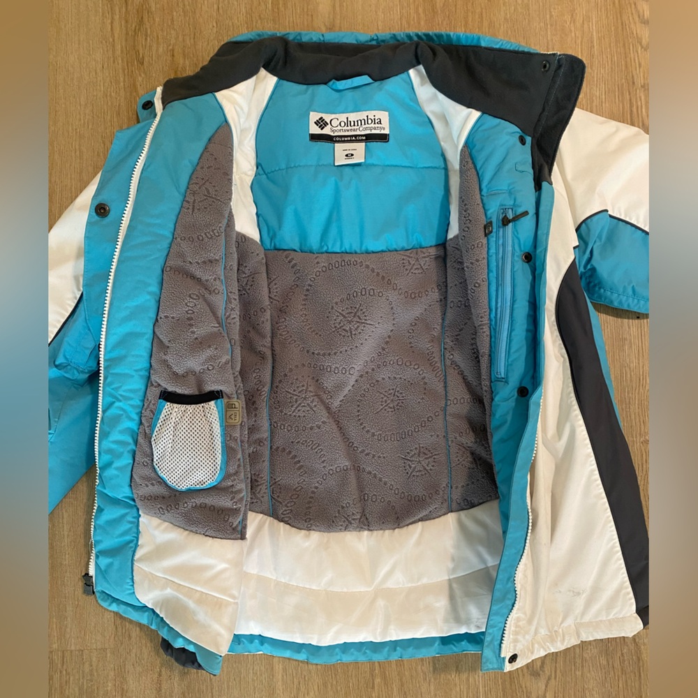 Columbia Women’s Waterproof Winter Coat | Medium - Picture 3 of 7
